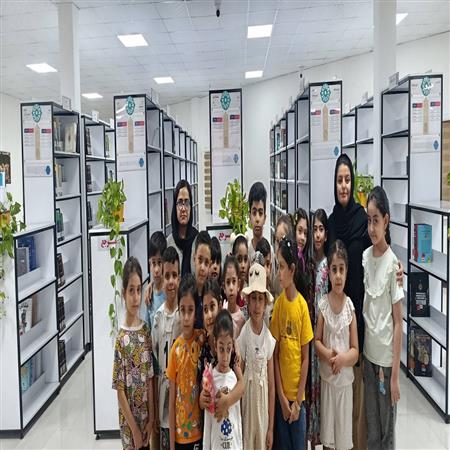 بازدید نونهالان از کتابخانه